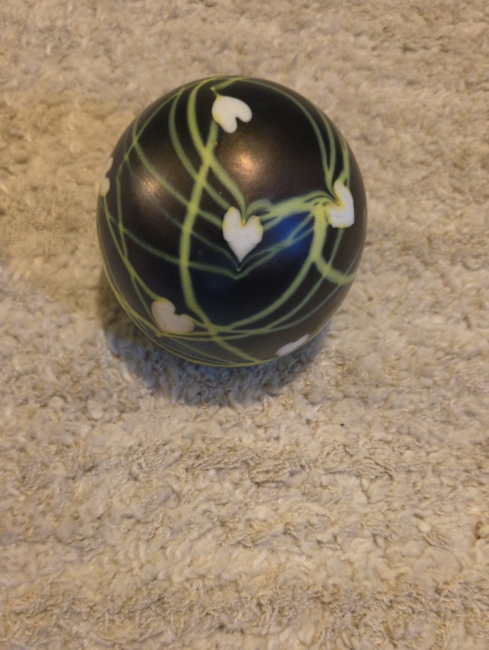 Vandermark 1976 Decorative Glass Paperweight with Green Vines and White Hearts